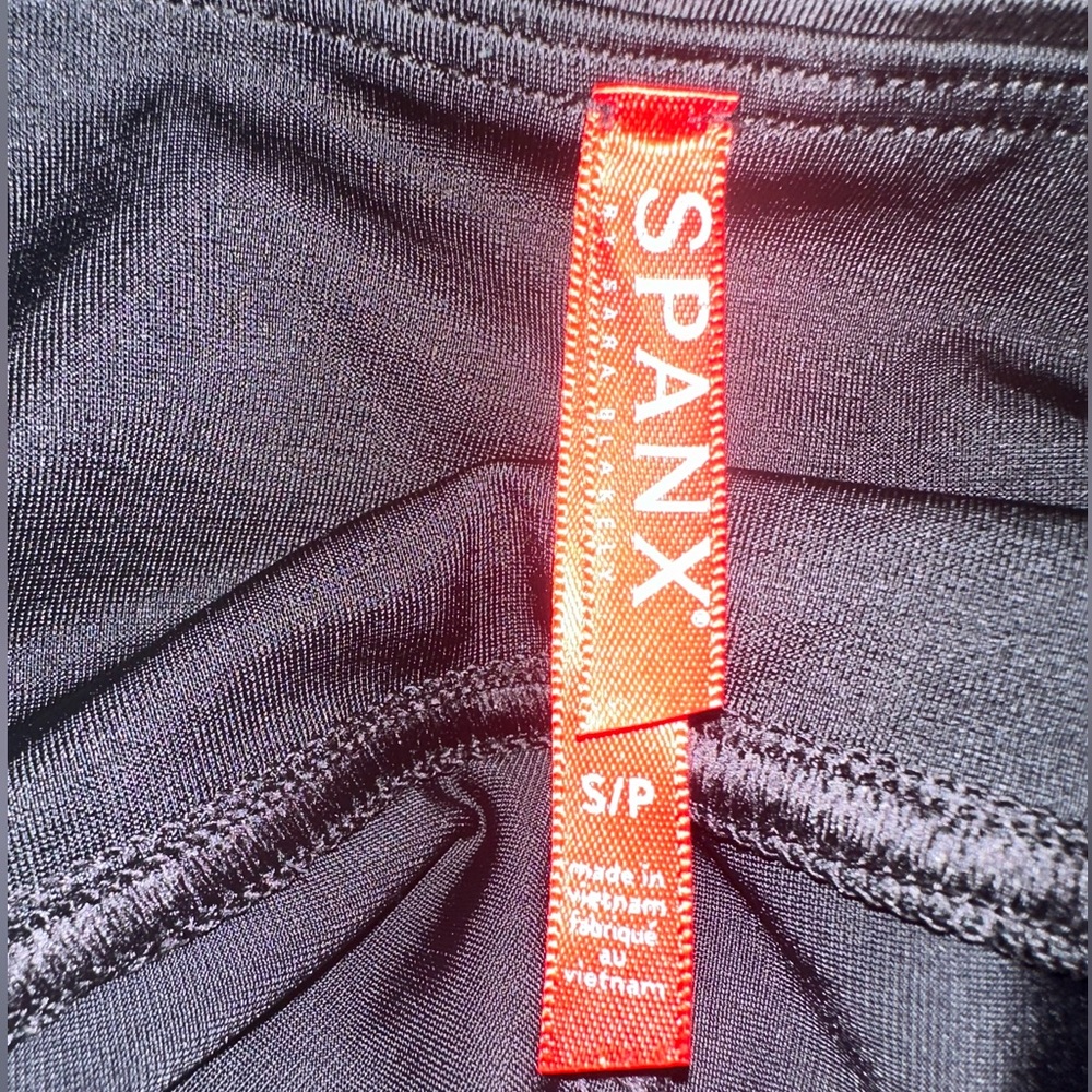Spanx Faux Leather Leggings Black Camo Women’s Size Small Mid-Rise Skinny Slim - Picture 3 of 9